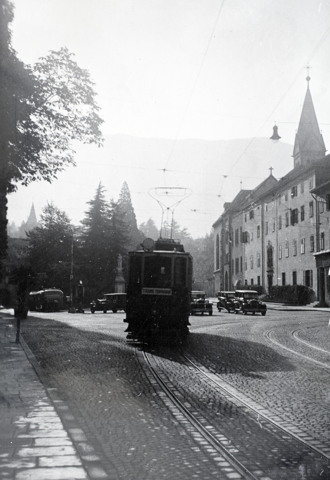 Olaszország, Merano, Corso della Libertá, háttérben a Piazza della Rena, 1937, Kieselbach Gyula, villamos, Fortepan #191443