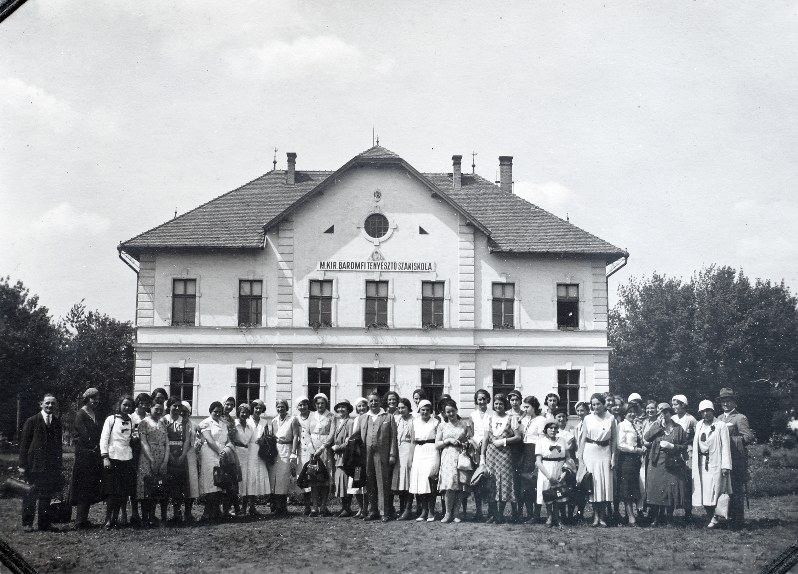 Hungary, Gödöllő, Isaszegi út 200. Magyar Királyi Baromfitenyésztő Iskola (később Nemzeti Biodiverzitás- és Génmegőrzési Központ Haszonállat-génmegőrzési Intézet - NBGK HGI)., 1932, Kieselbach Gyula, Fortepan #191504