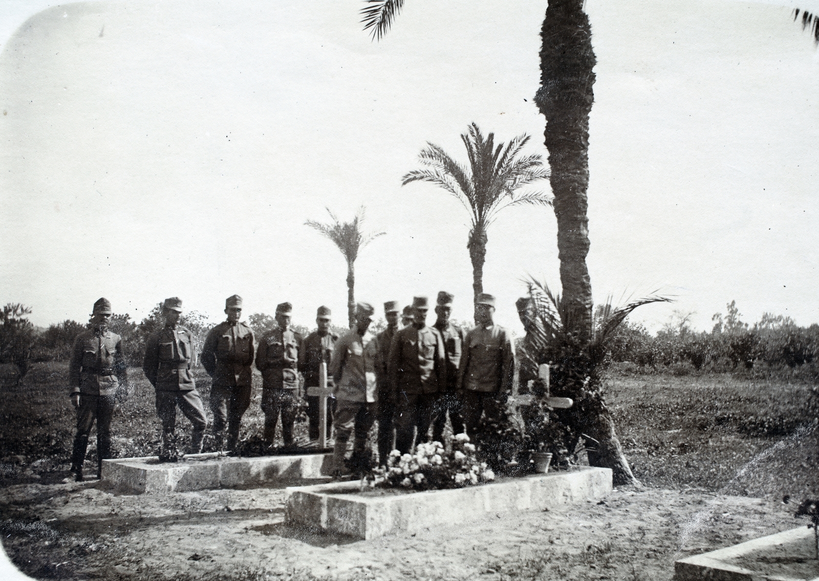 Gaza, az első gázai csatában elesett osztrák-magyar katonák temetése 1917. március végén., 1917, Kieselbach Gyula, Fortepan #191535
