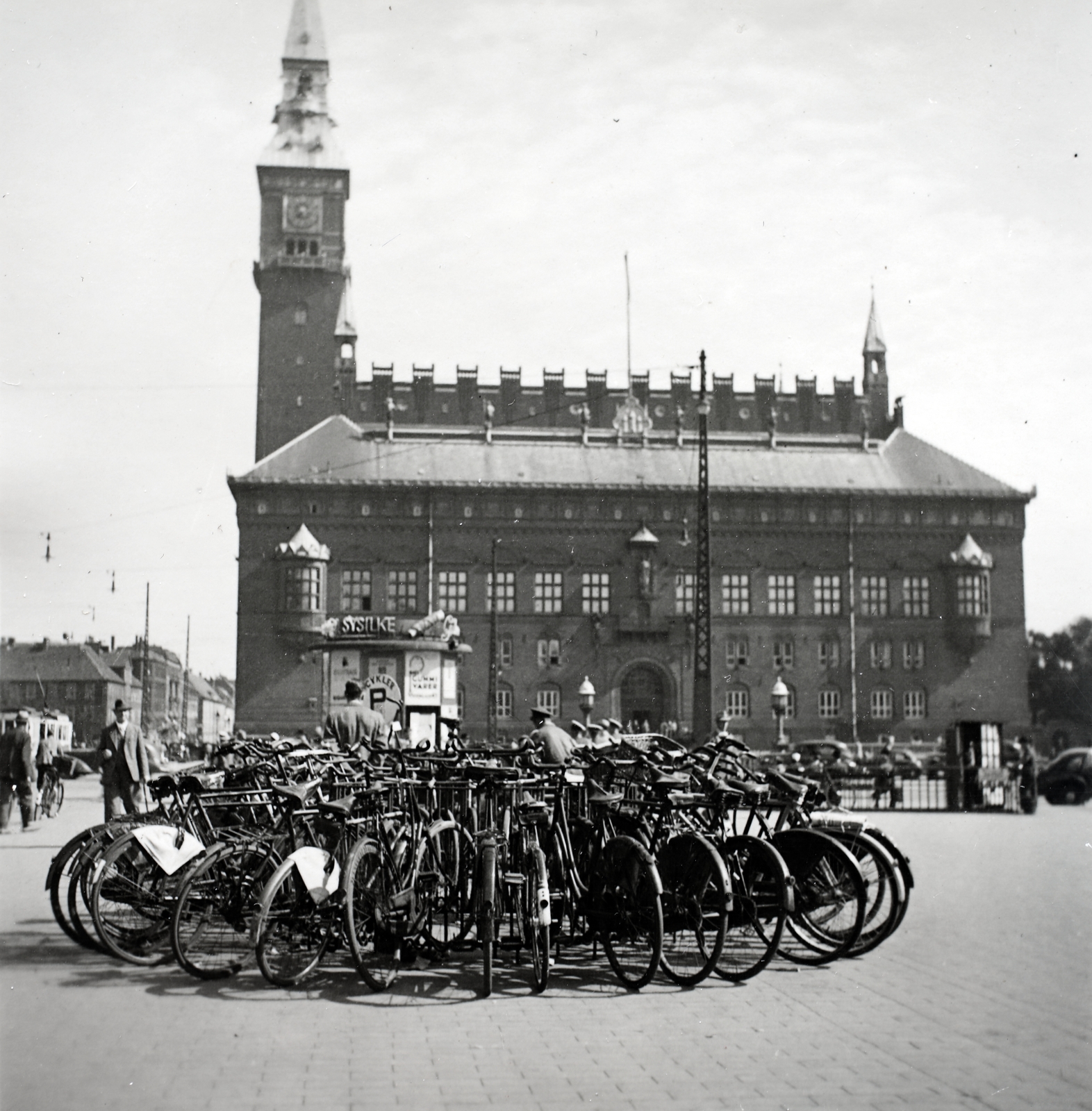 Denmark, Copenhagen, Rådhuspladsen, Városháza., 1939, Kieselbach Gyula, bicycle, bicycle holder, Fortepan #191575