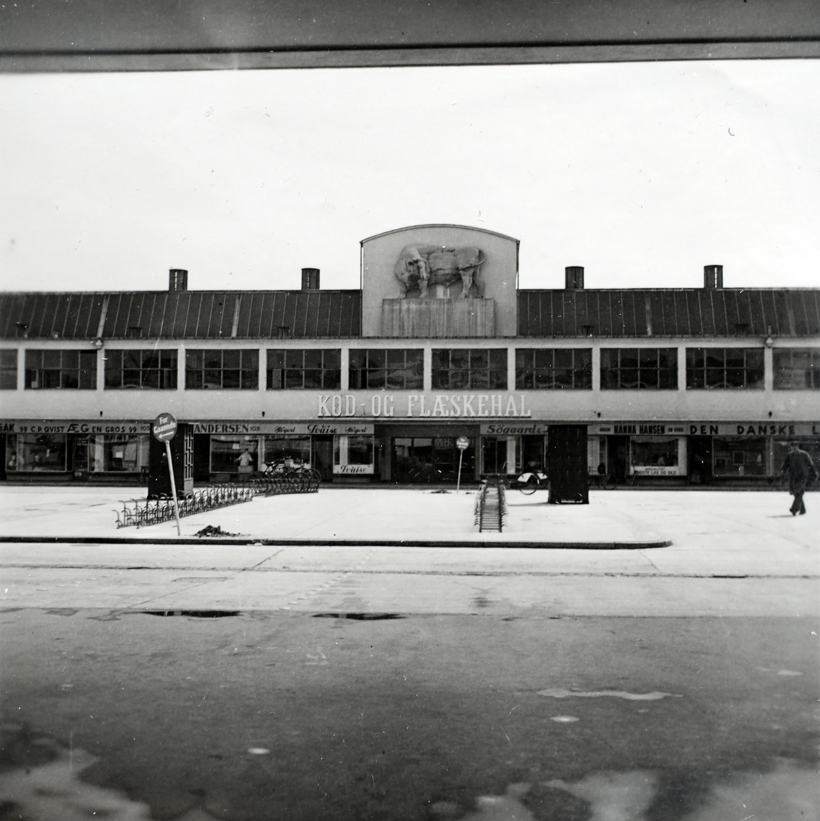 Denmark, Copenhagen, Flæsketorvet, húspiac., 1939, Kieselbach Gyula, market hall, bicycle, bicycle holder, Fortepan #191577