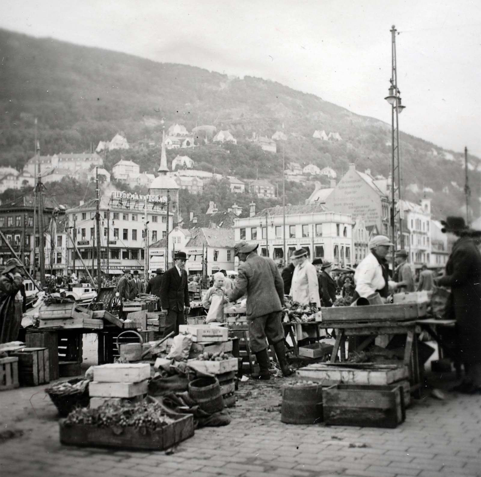 Norvégia, Bergen, Strandkaien a Torget felé nézve., 1939, Kieselbach Gyula, halpiac, Fortepan #191590