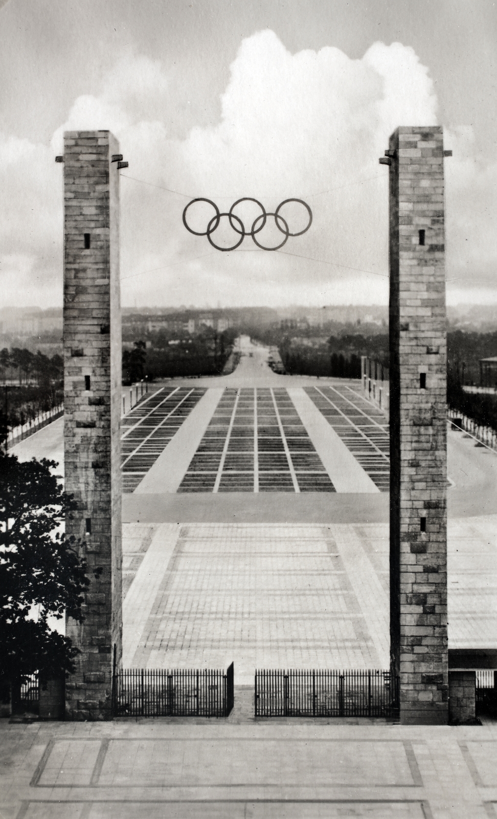 Germany, Berlin, az Olimpiai Stadion főbejárata a stadion felől fotózva., 1936, Kieselbach Gyula, olympic symbols, Fortepan #191610
