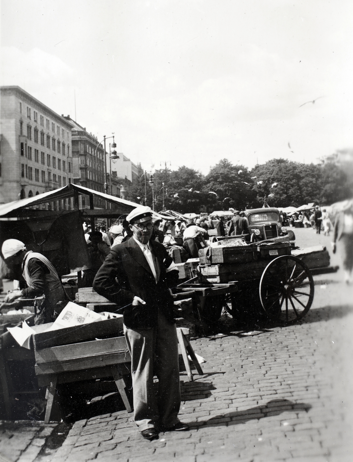 Finland, Helsinki, kikötői piactér (Kauppatori) az Esplanadi park felé nézve., 1936, Kieselbach Gyula, Fortepan #191628