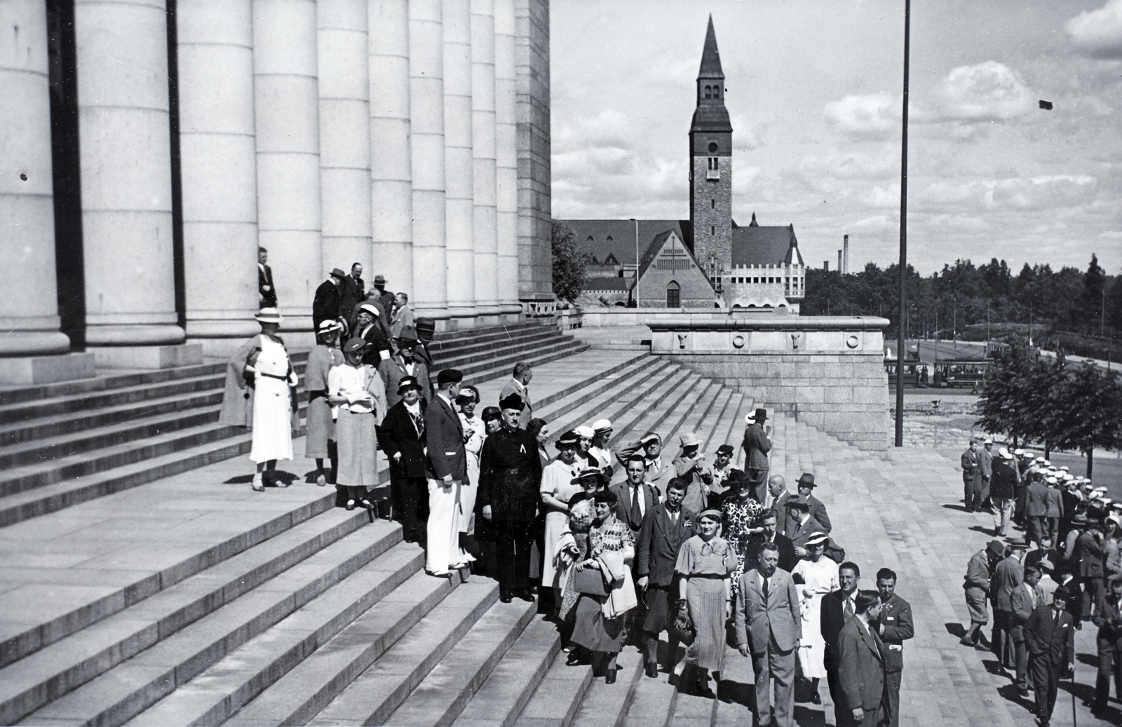 Finland, Helsinki, a Parlament lépcsője, háttérben a Nemzeti Múzeum., 1936, Kieselbach Gyula, Fortepan #191631
