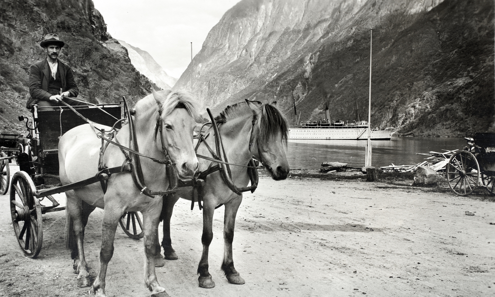 Norvégia, Gudvangen, Nærøyfjord., 1935, Kieselbach Gyula, lovaskocsi, gőzhajó, fjord, Fortepan #191698