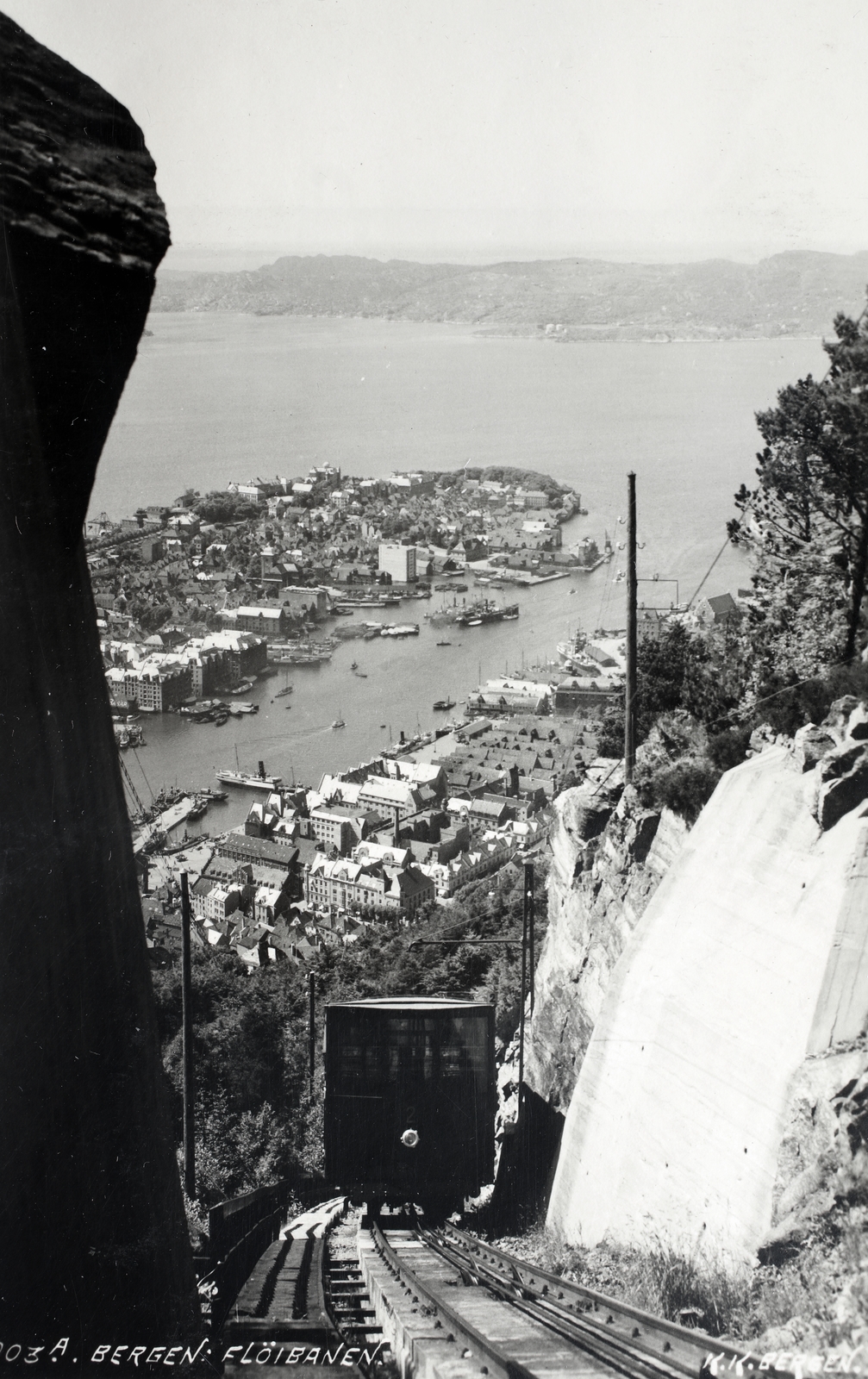 Norway, Bergen, a város látképe a Fløyen hegyről, előtérben a sikló (Fløibanen)., 1935, Kieselbach Gyula, Fortepan #191705