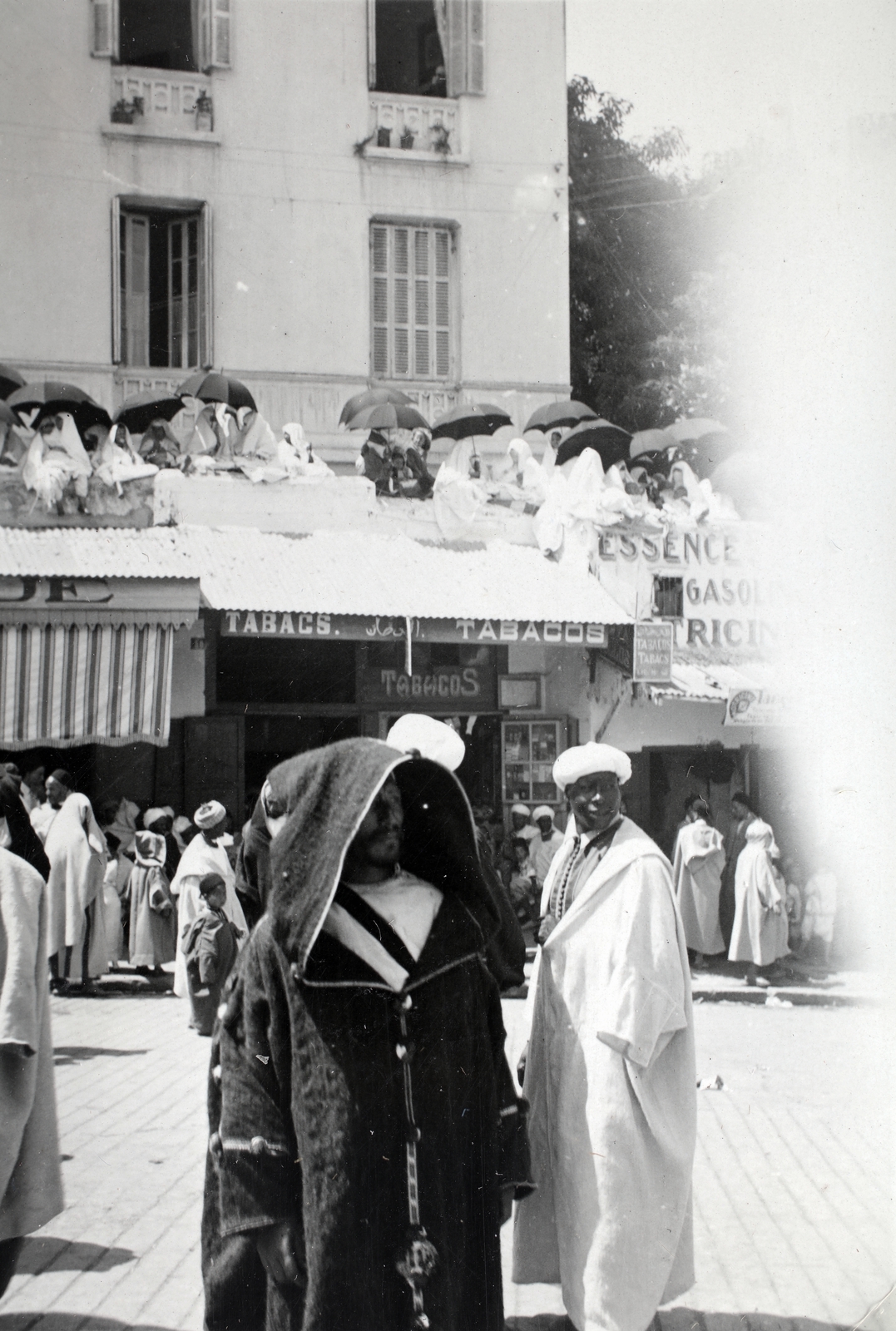 Marokkó, Tanger, 1933, Kieselbach Gyula, napernyő, csador, bámészkodás, Fortepan #191732