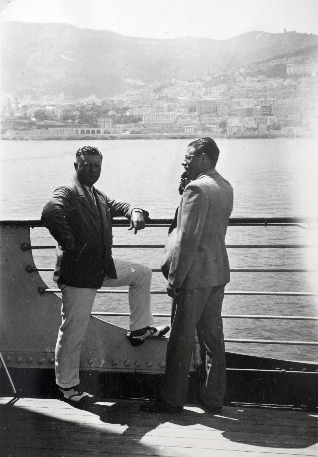 Monaco, Monte-Carlo, látkép a tenger felől, bal szélen a Casino épülete., 1933, Kieselbach Gyula, railing, Fortepan #191767