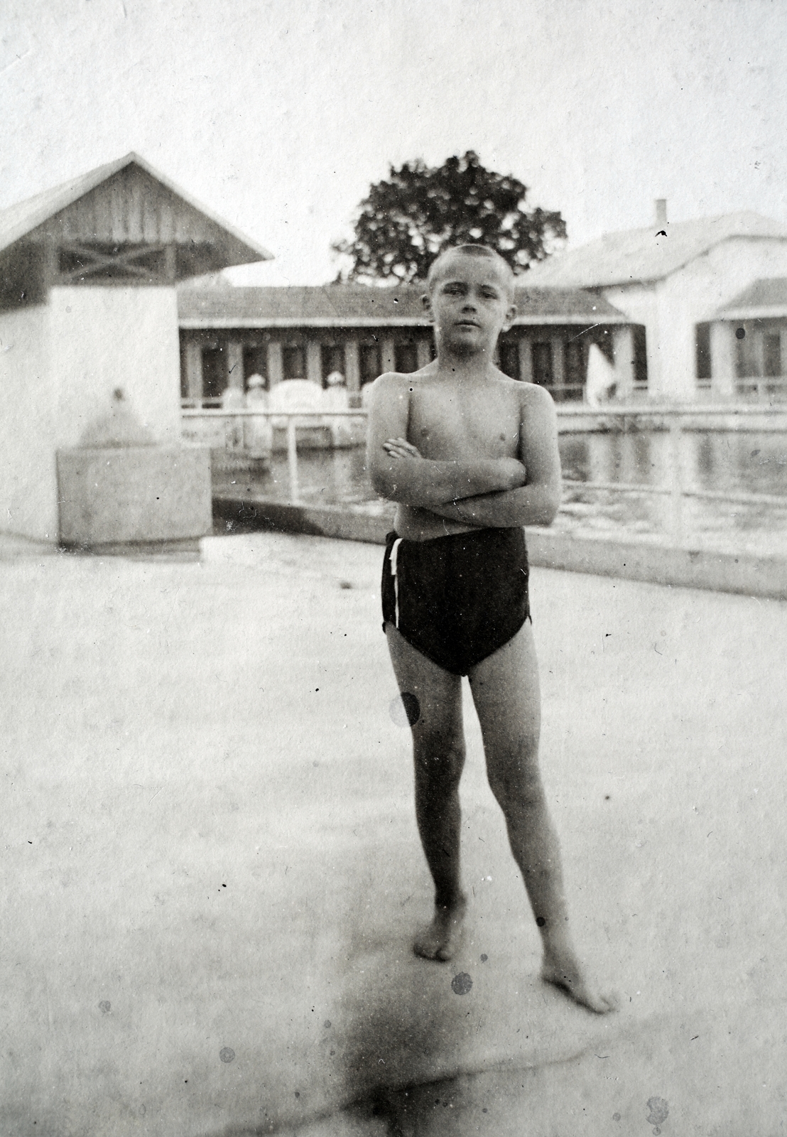 1917, Kieselbach Gyula, arms crossed over the chest, half-naked, Fortepan #191771