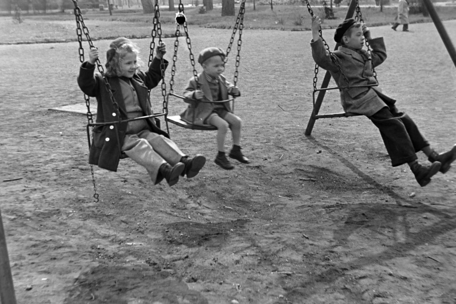 Hungary, Margit Islands, Budapest, a felvétel a romos Margit fürdő közelében készült., 1954, Kriss Géza, swing, Fortepan #191812