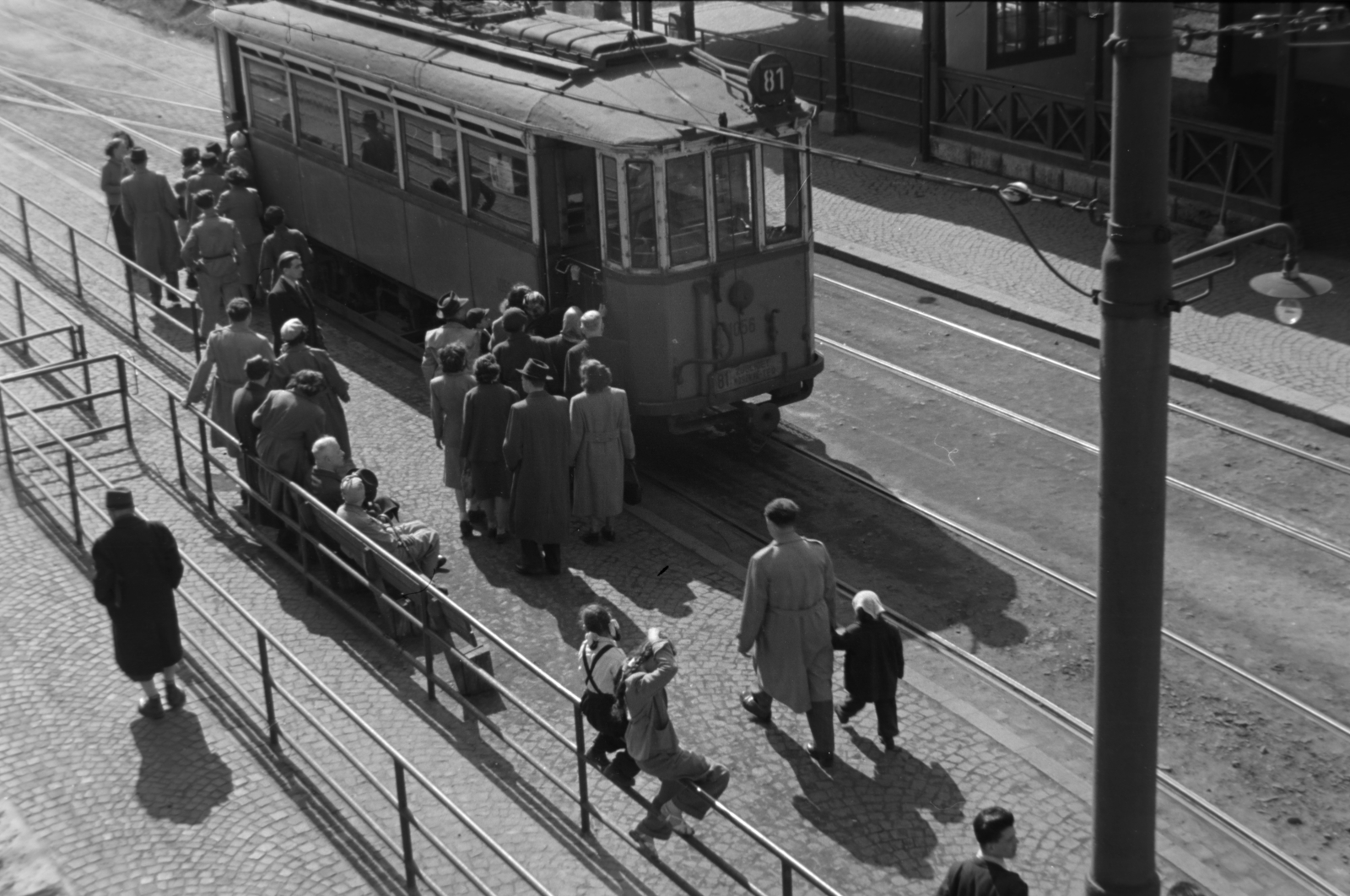 Hungary, Budapest XII., Zugliget, villamos-végállomás., 1955, Kriss Géza, Budapest, plan view, tram, passenger, Fortepan #191830