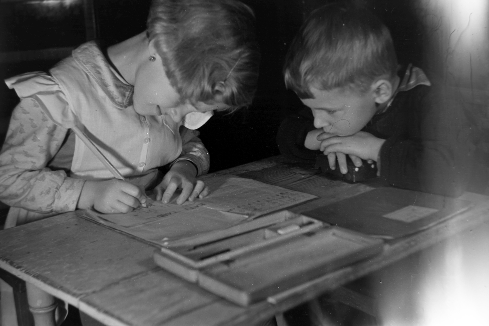 1955, Kriss Géza, kids, writing, curiosity, pencil case, pencil, child labour, Fortepan #191839