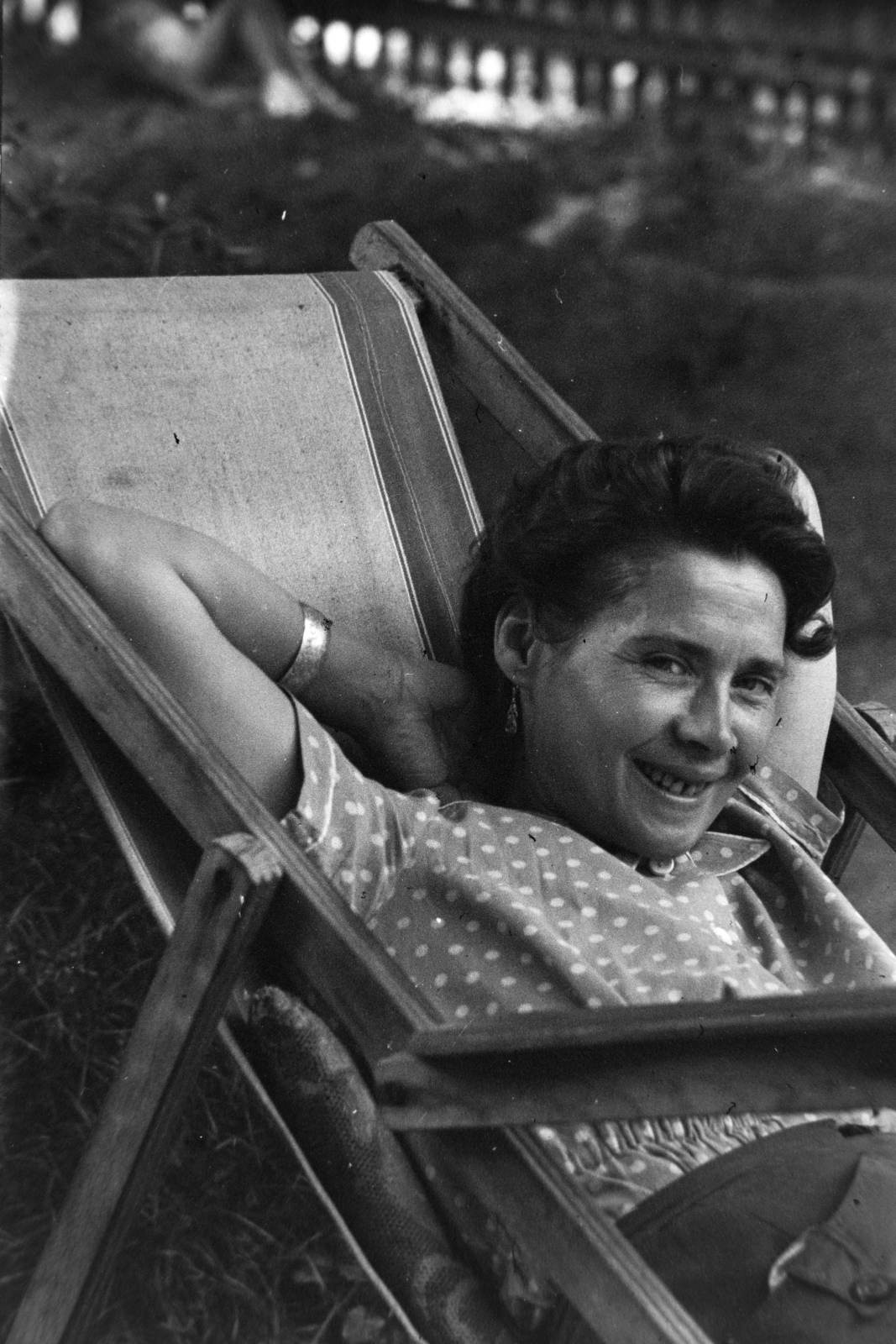 1955, Kriss Géza, smile, deck chair, lady, hairdo, bracelet, hands behind the head, Fortepan #191849