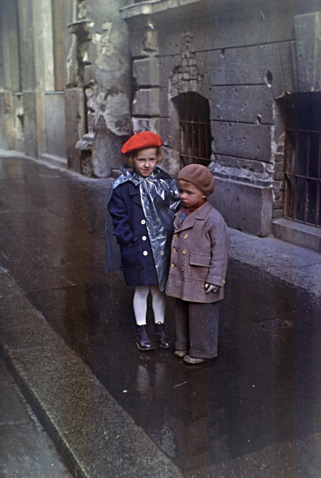 1955, Kriss Géza, girl, colorful, rain, kid, coat, raincoat, double-breasted coat, bullet hole, beret, Fortepan #191870