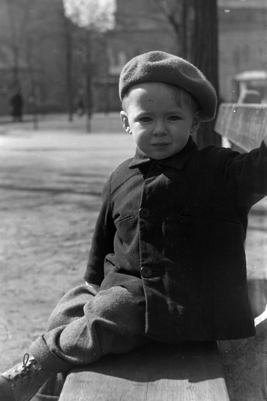 1956, Kriss Géza, coat, bench, kid, beret, Fortepan #191893