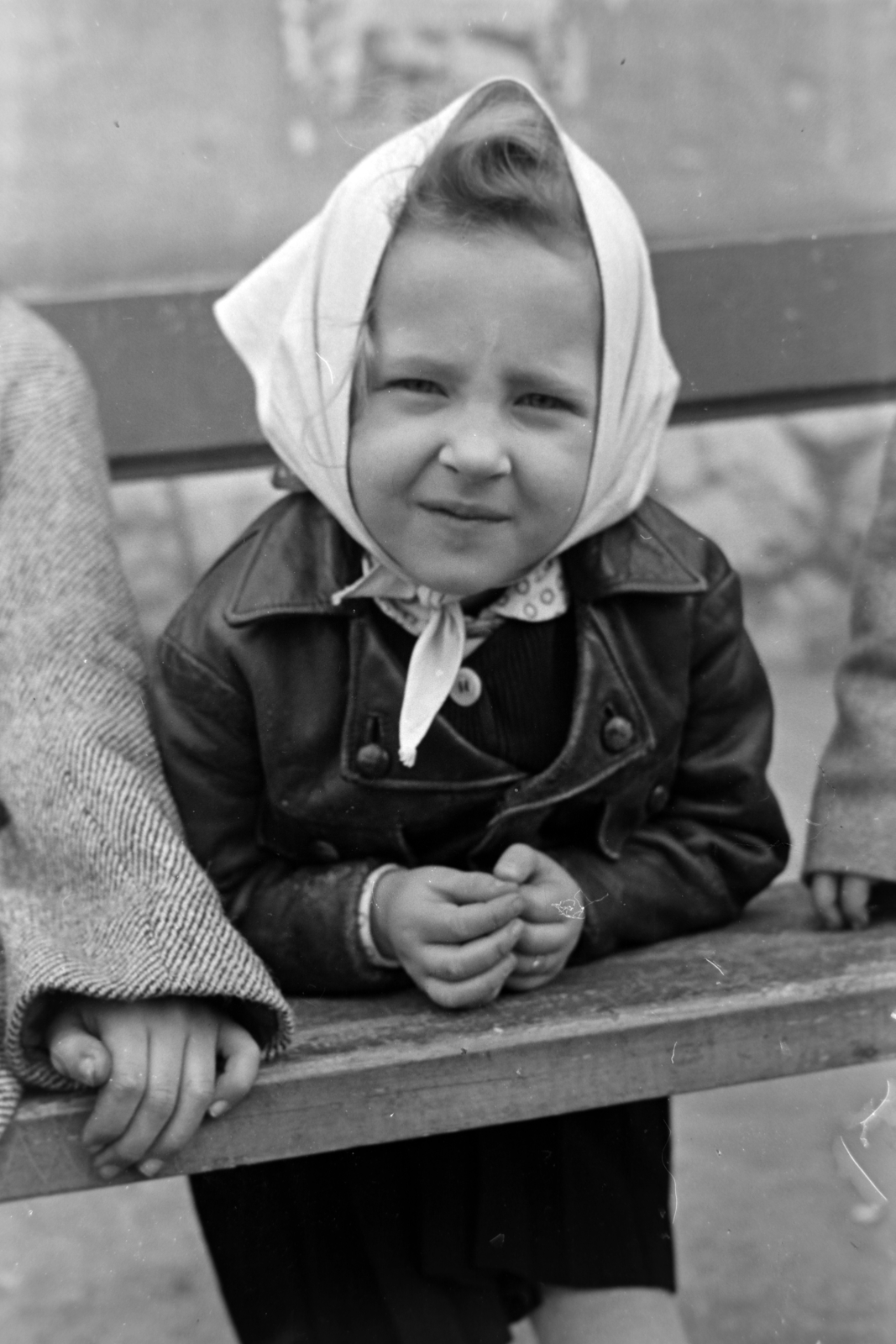 1956, Kriss Géza, bench, girl, headscarf, grimace, Fortepan #191905