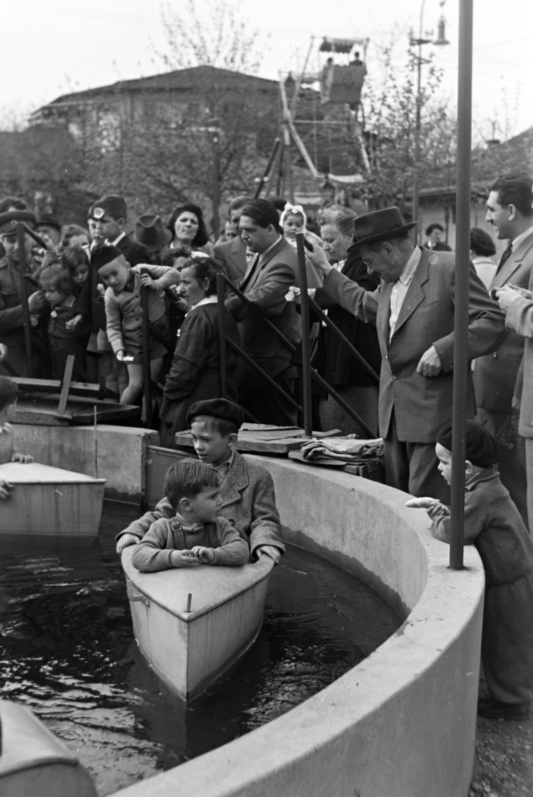 Hungary, Budapest XIV., Kis vidámpark., 1956, Kriss Géza, Budapest, kids, ship, amusement park, toy ship, Fortepan #191913