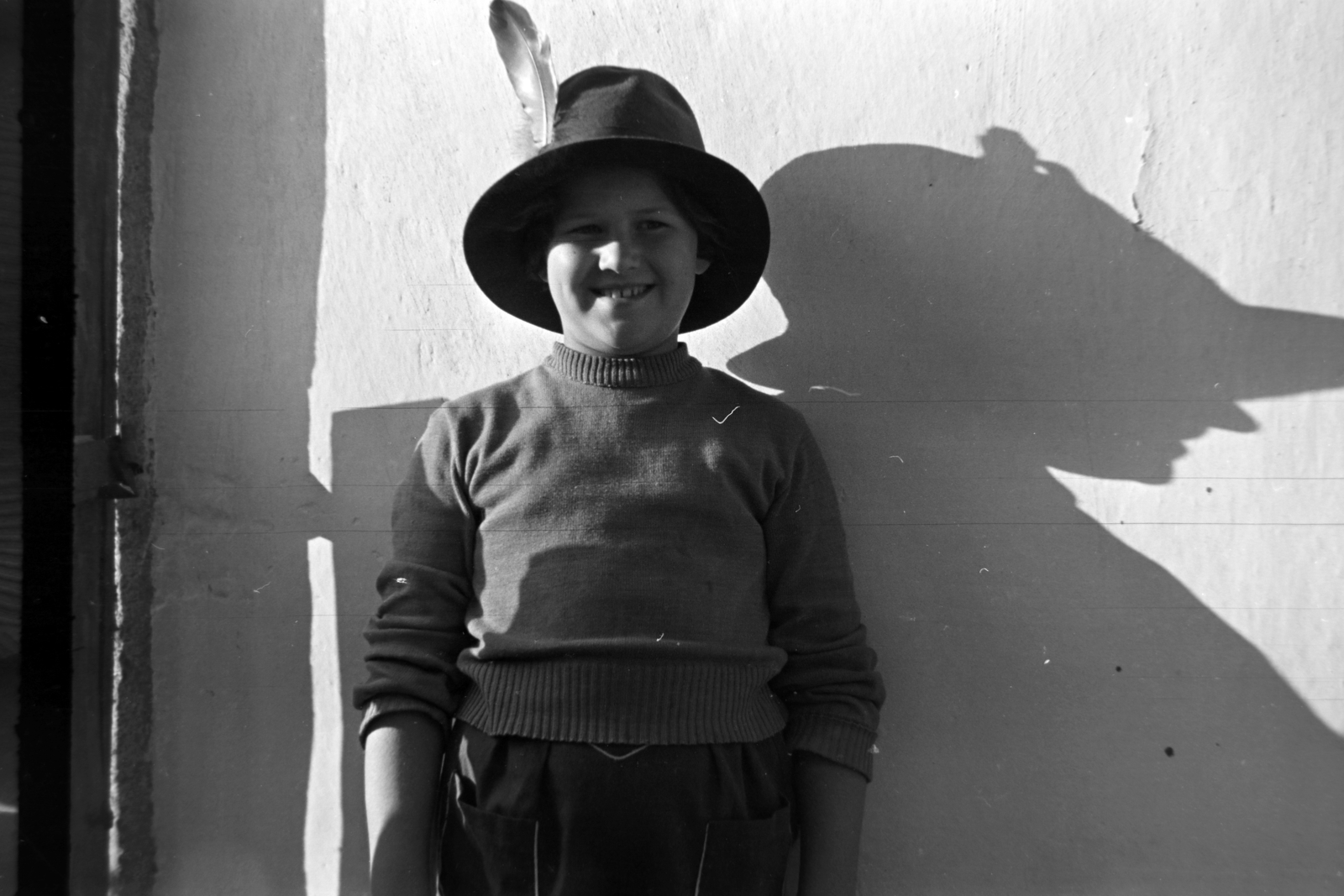 1958, Kriss Géza, hat, shadow, feather, Fortepan #191988