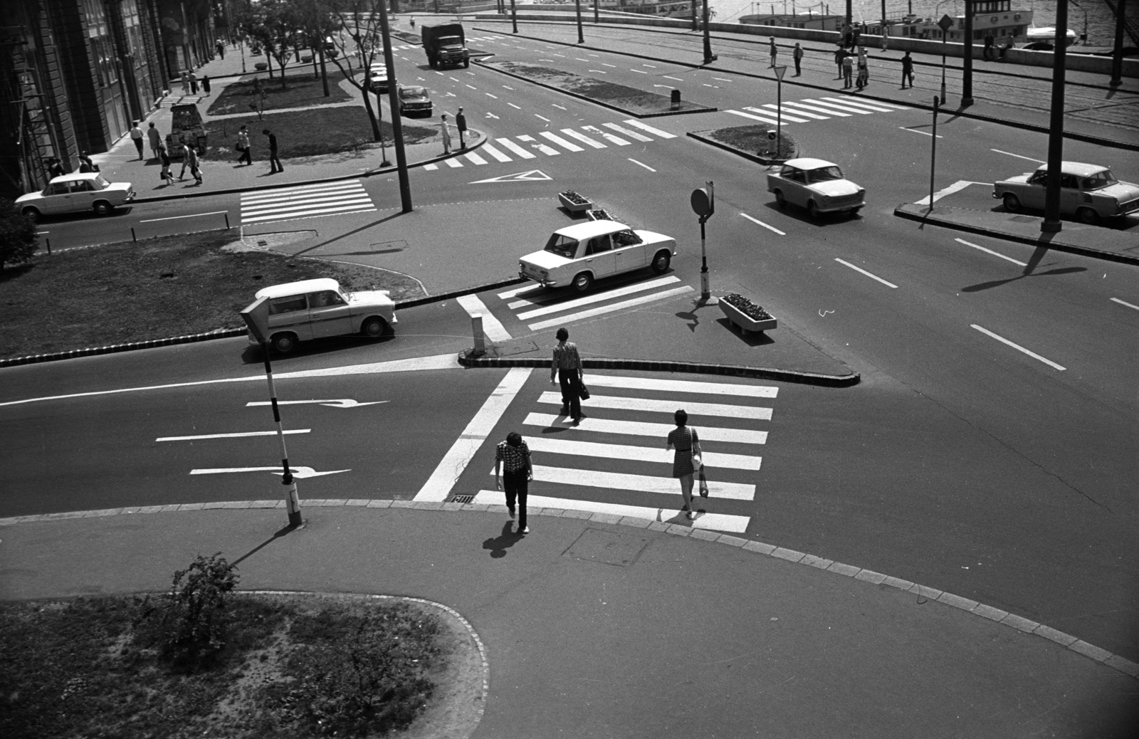 Hungary, Budapest V., a Március 15. tér és a Belgrád rakpart az Erzsébet hídról nézve., 1978, Kriss Géza, Budapest, Fortepan #192158