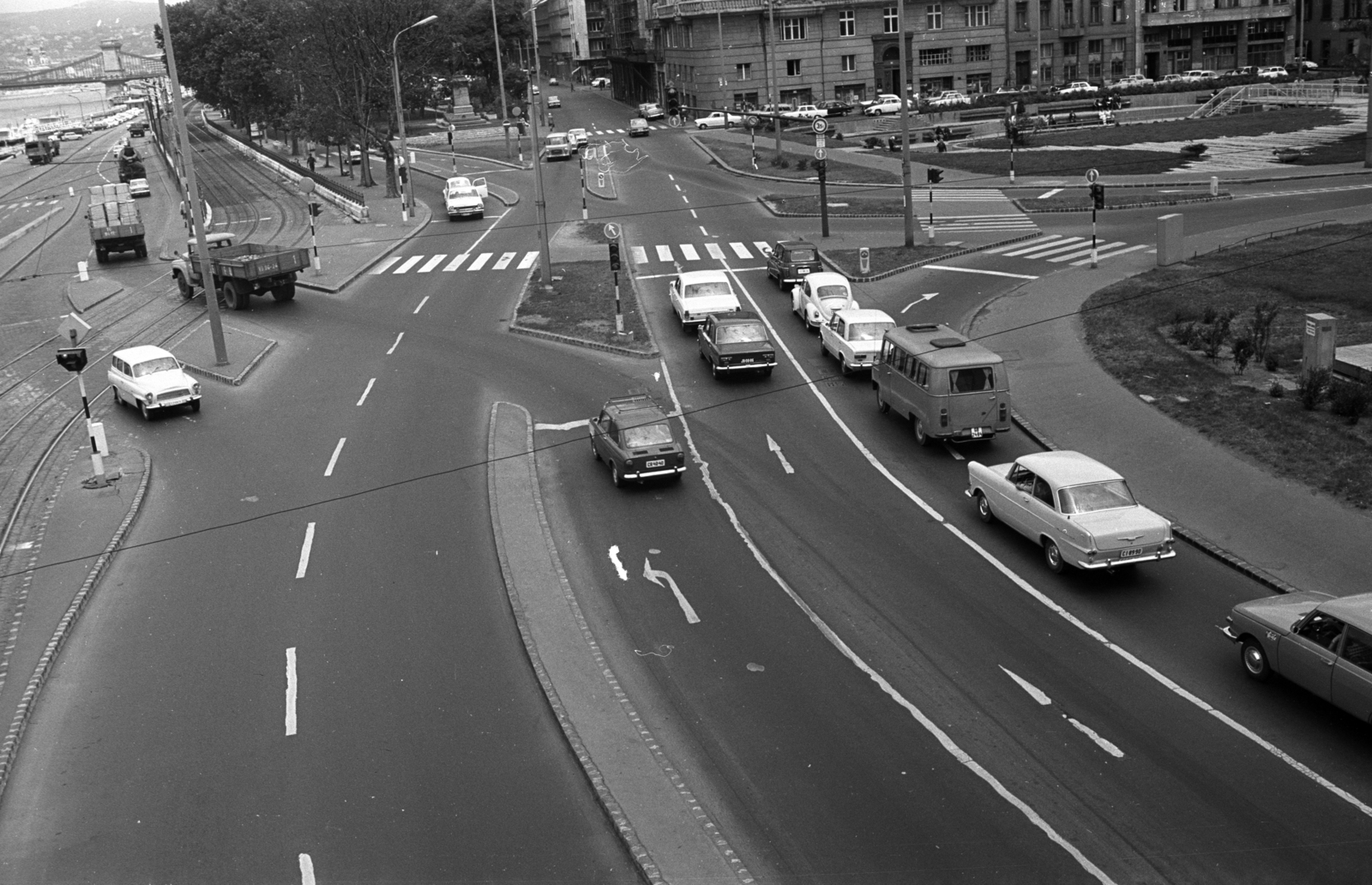 Magyarország, Budapest V., a Petőfi tér és a Március 15. tér az Erzsébet hídról nézve., 1974, Kriss Géza, Budapest, Fortepan #192171