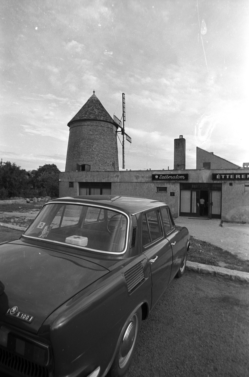 Hungary, Sopron, Kuruc-domb, Fraknói utca 1., Szélmalom étterem., 1977, Kriss Géza, restaurant, windmill, Fortepan #192181