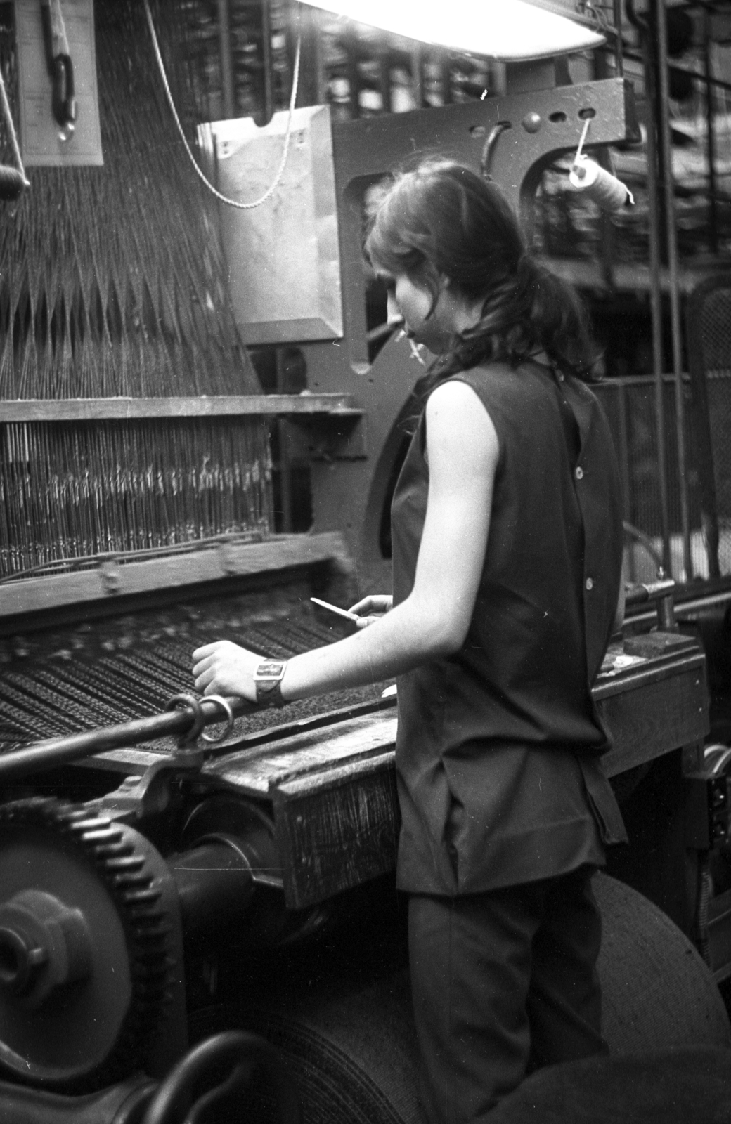 Magyarország, Sopron, a felvétel a Soproni Szőnyeggyárban készült., 1958, Kriss Géza, munkásnő, Fortepan #192187