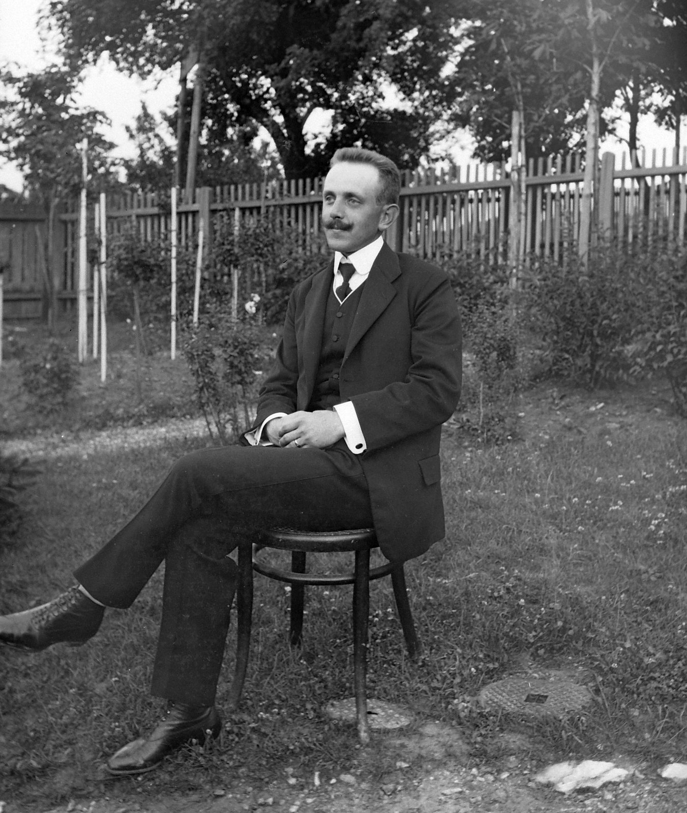 1918, Fortepan, portrait, garden, man, fence, leg over leg, intertwined fingers, Fortepan #19219