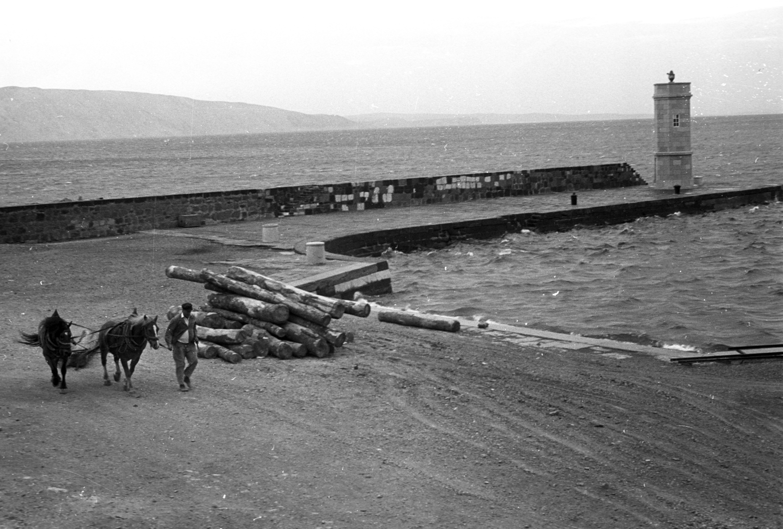 Croatia,Adriatic Sea, Zengg, világítótorony a kikötő déli mólóján., 1978, Kriss Géza, Fortepan #192216