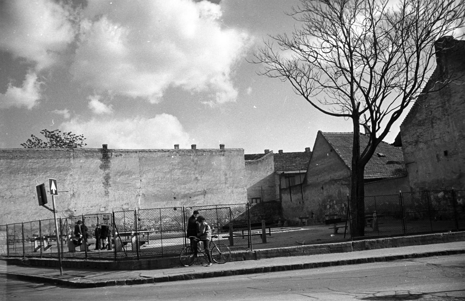 Hungary, Budapest VIII., Nap utca, jobbra a Nagy Templom utca., 1979, Kriss Géza, Budapest, Fortepan #192323