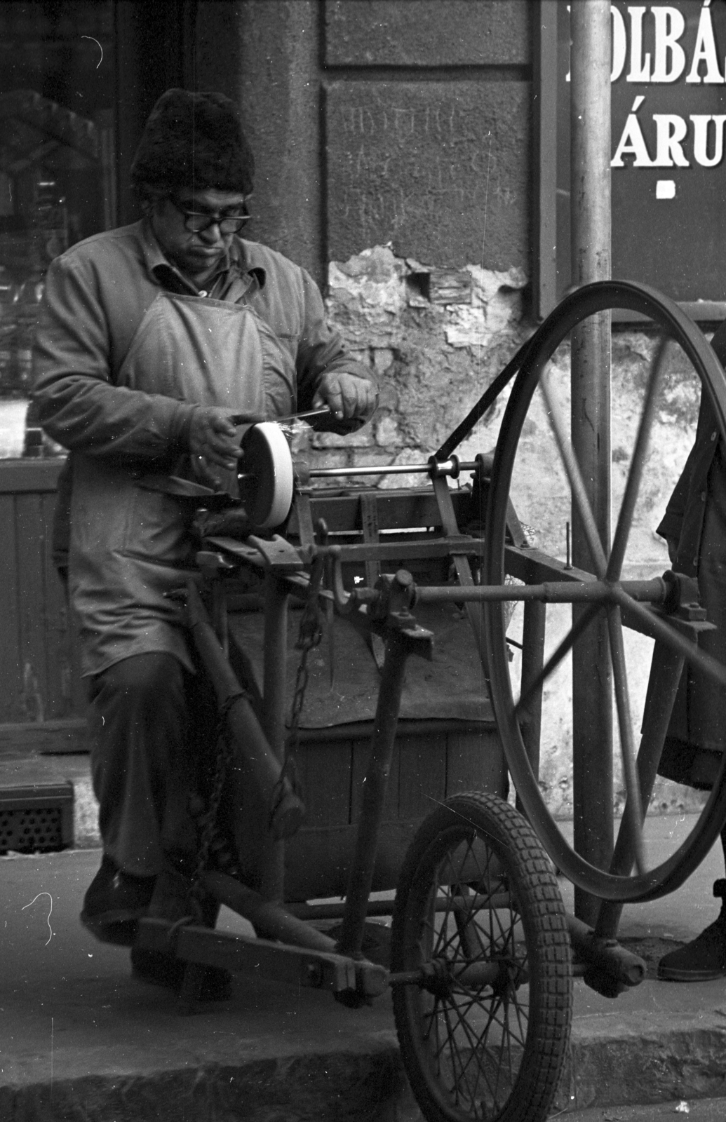1979, Kriss Géza, knife-grinder, Fortepan #192328