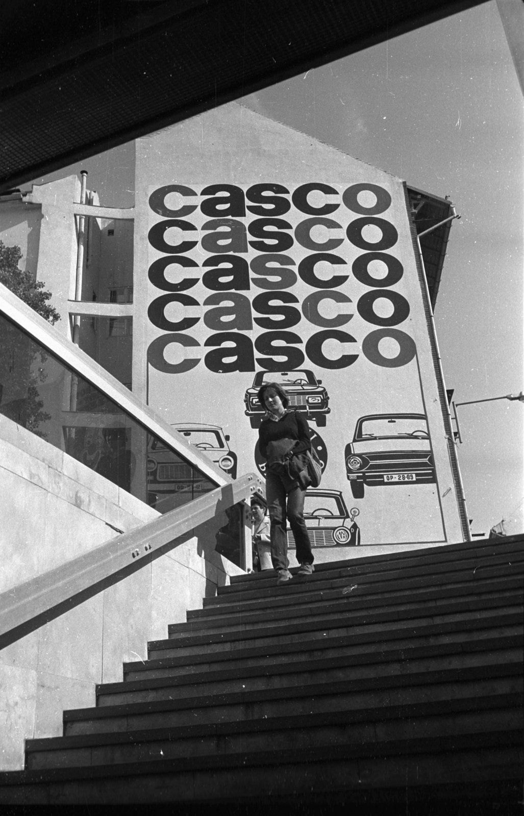 Magyarország, Budapest VIII., Kálvin tér, a Baross utca 4. számú ház tűzfala az aluljáróból nézve., 1977, Kriss Géza, Budapest, reklám, Fortepan #192376