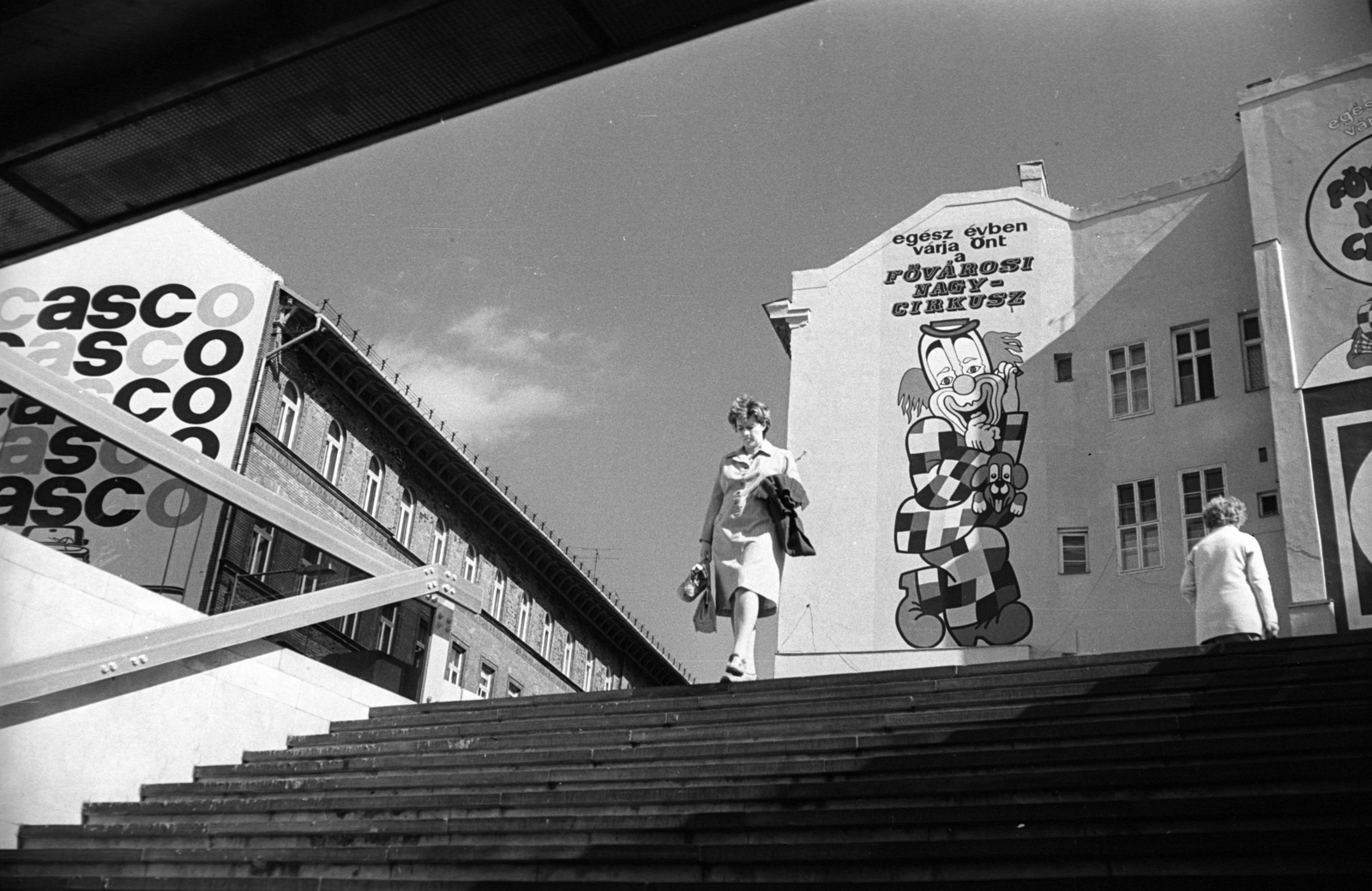 Hungary, Budapest VIII., Kálvin tér, a Baross utca - Üllői út közötti tűzfal az aluljáróból nézve., 1977, Kriss Géza, Budapest, Fortepan #192381