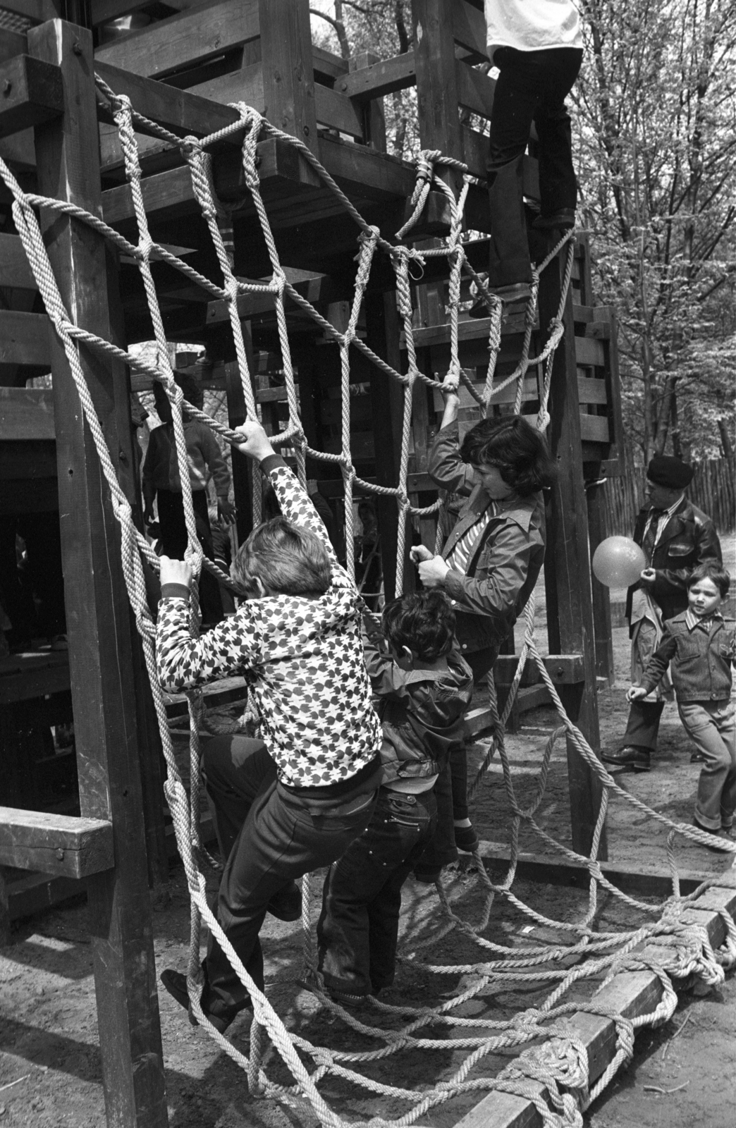Hungary, Budapest XIV., játszótér., 1979, Kriss Géza, Budapest, log castle, Fortepan #192401