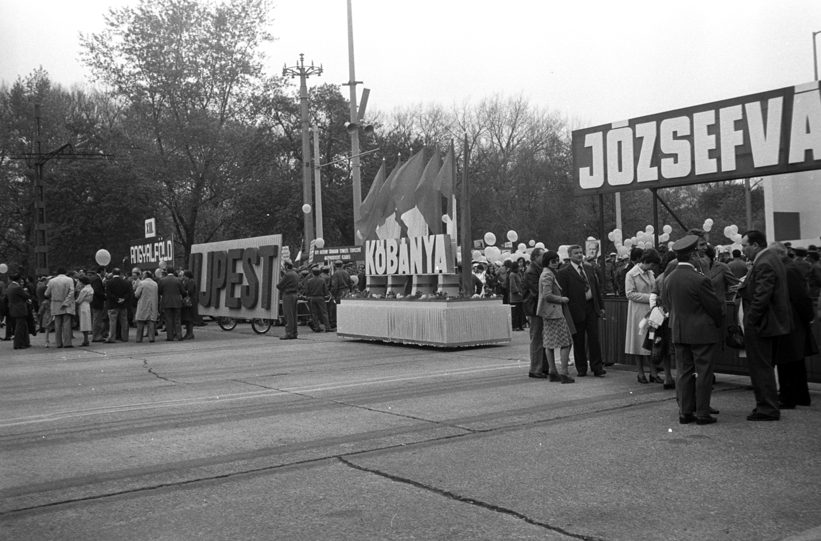 Hungary, Budapest XIV., Ötvenhatosok tere (Felvonulási tér), május 1-i felvonulás., 1975, Kriss Géza, Budapest, Fortepan #192409