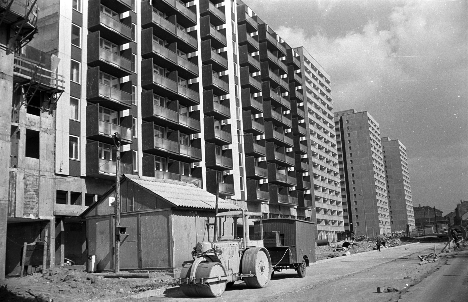Magyarország, Budapest VIII., Práter utca a Szigony utcától az Illés utca felé nézve, bal szélen az épülő Práter utca 52. számú ház., 1976, Kriss Géza, Budapest, Fortepan #192441