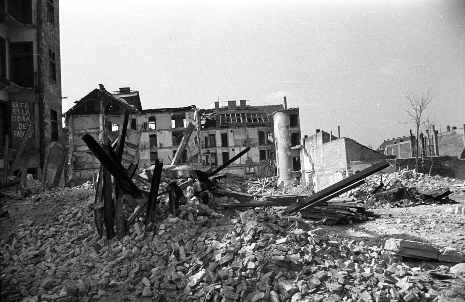 Hungary, Budapest VIII., Szigony utca (ekkor a Bókay János utca egy része) felől a Leonardo Vinci utca felé nézve., 1976, Kriss Géza, Budapest, Fortepan #192447