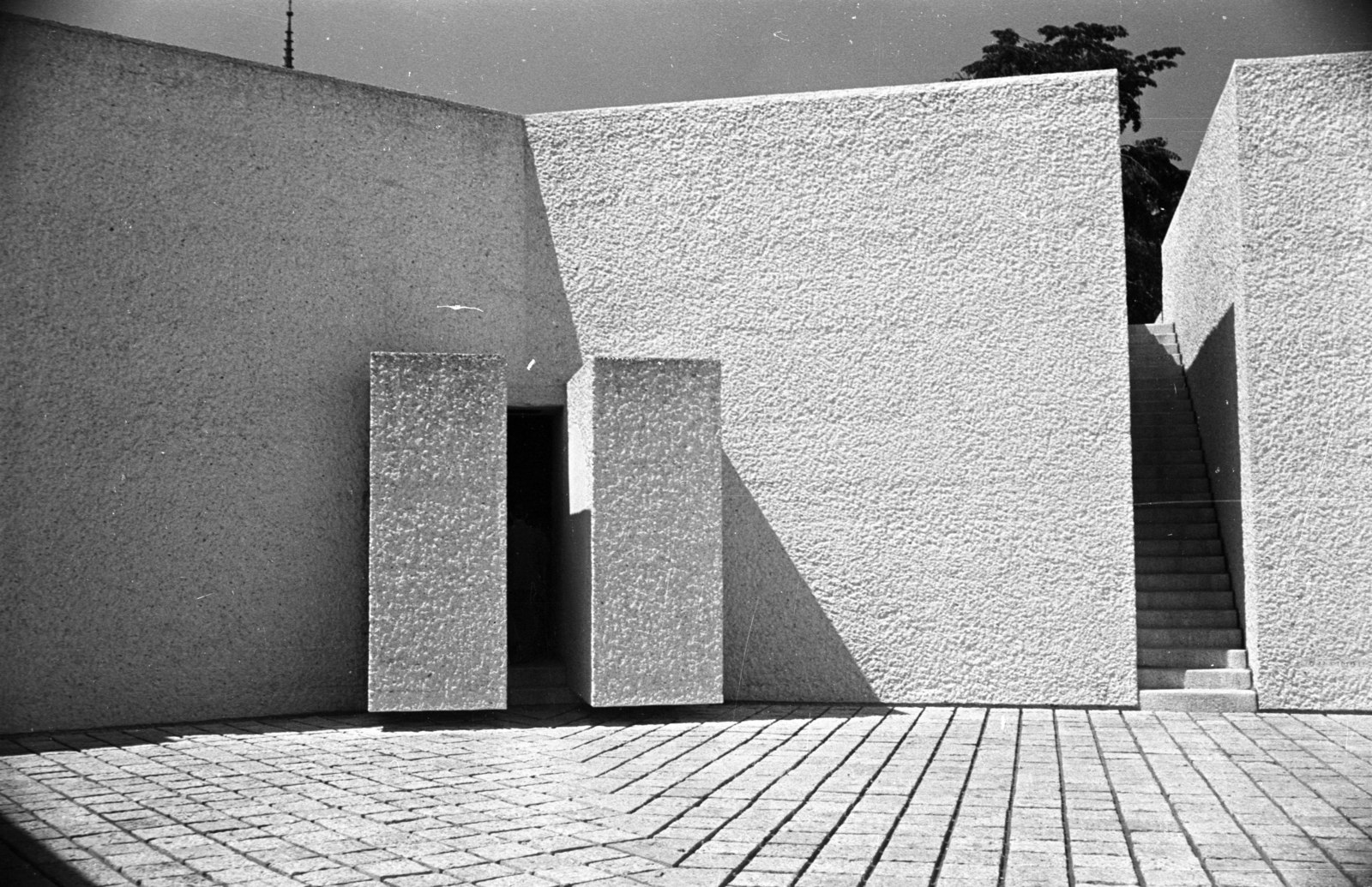 Franciaország, Párizs, Cité-sziget, Square de l'Île-de-France, a deportálás áldozatainak emlékműve (Mémorial des Martyrs de la Déportation)., 1979, Kriss Géza, Fortepan #192485