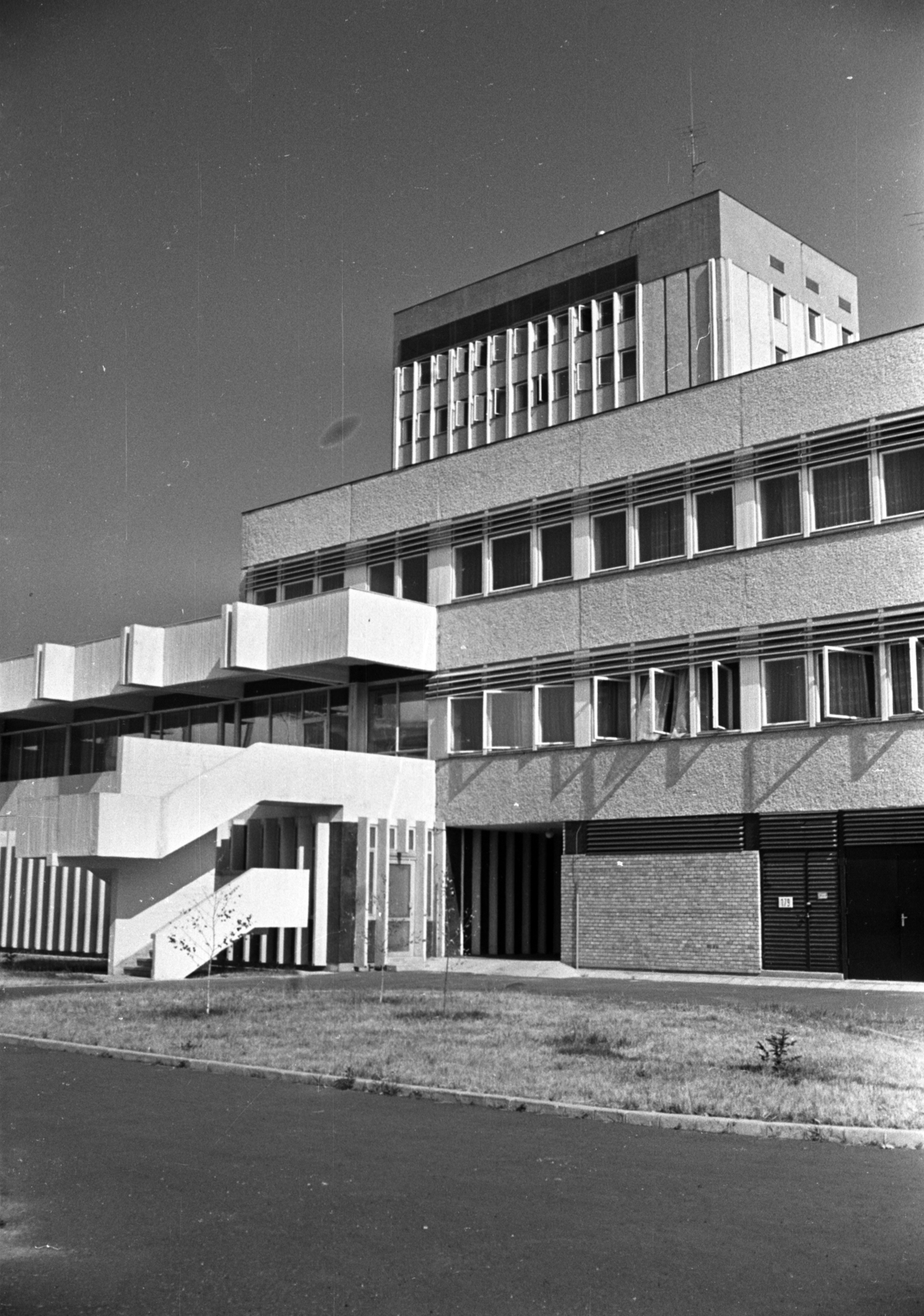 Hungary, Debrecen, Nagyerdei körút 82., Liszt Ferenc Zeneművészeti Főiskola Zeneiskolai Tanárképző Intézete Debreceni Tagozata (később Debreceni Egyetem Zeneművészeti Kar)., 1980, Kriss Géza, Fortepan #192508