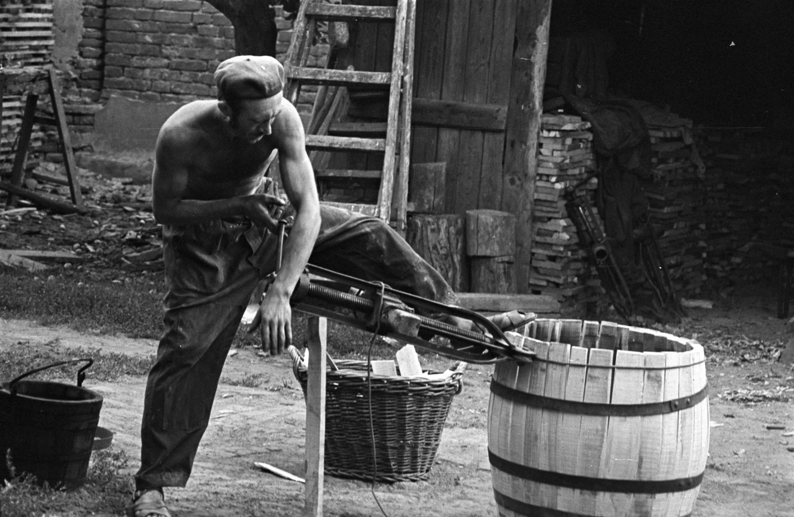 1980, Kriss Géza, barrel, cooper workshop, Fortepan #192513