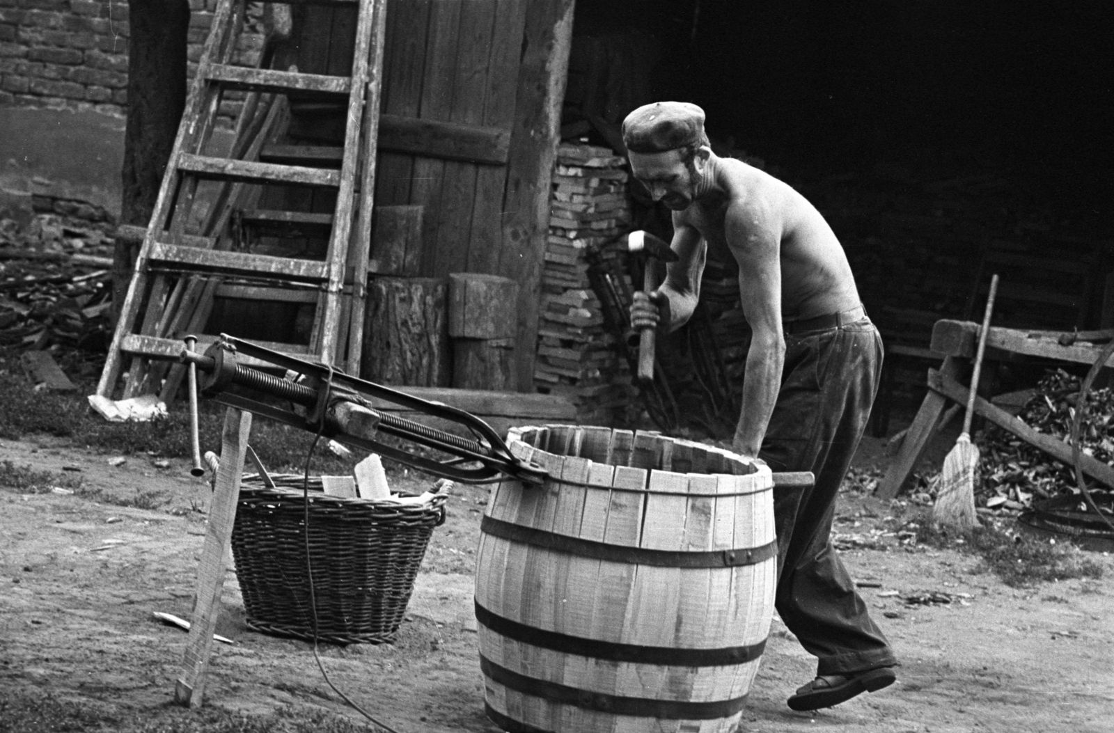 1980, Kriss Géza, tool, barrel, cooper workshop, Fortepan #192514