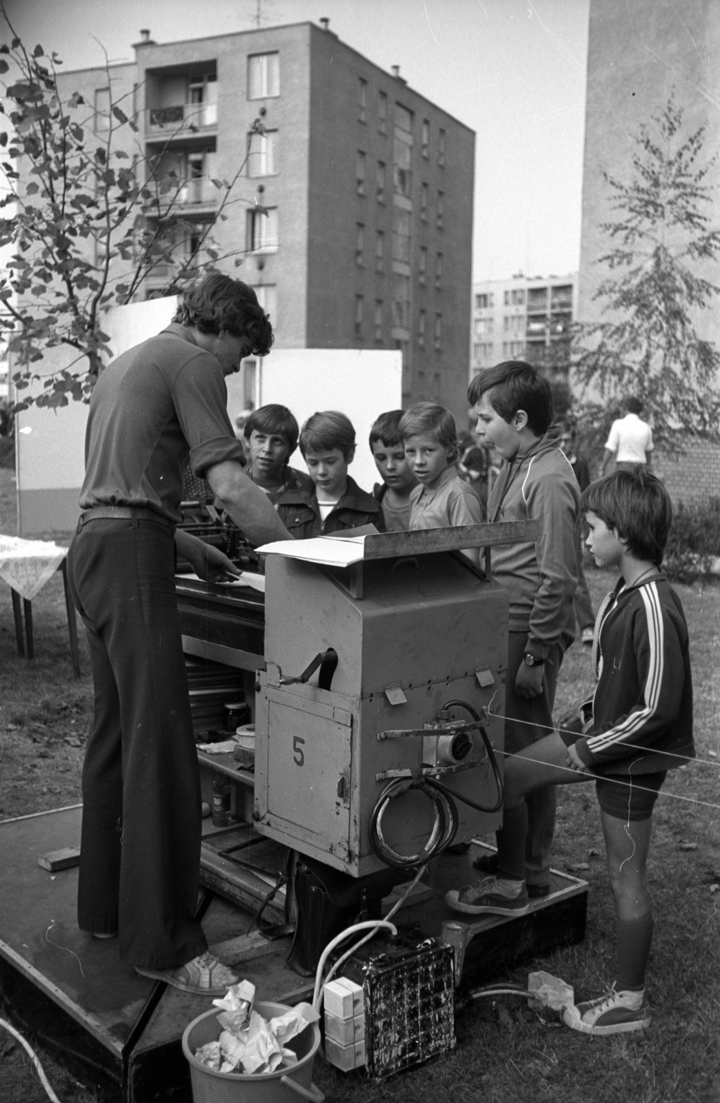 1980, Kriss Géza, printing industry, sneakers, Fortepan #192590