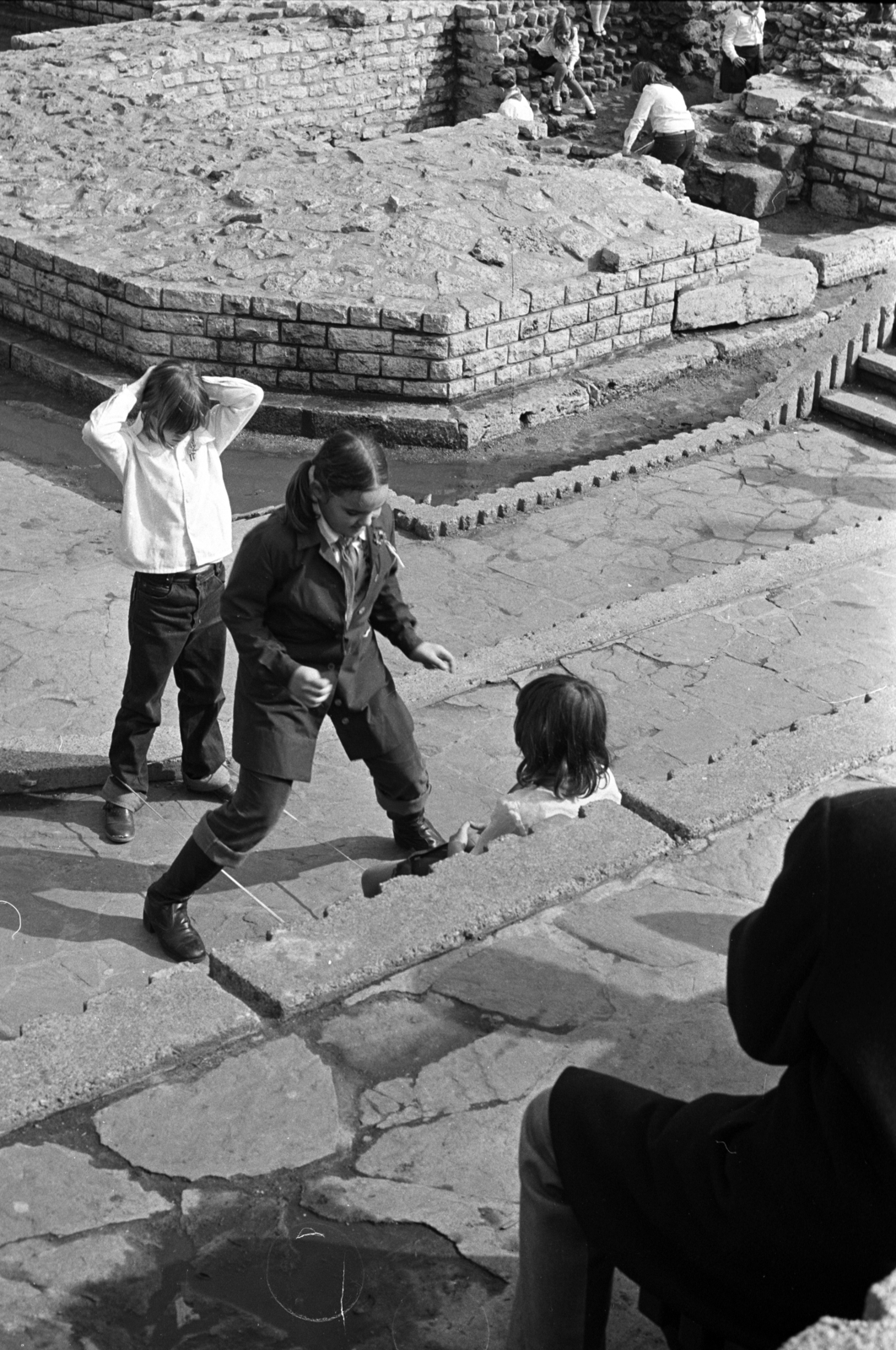 Magyarország, Budapest V., Március 15. tér, park és a római romterület (Contra-aquincum) bemutatóhely., 1981, Kriss Géza, Budapest, Fortepan #192626