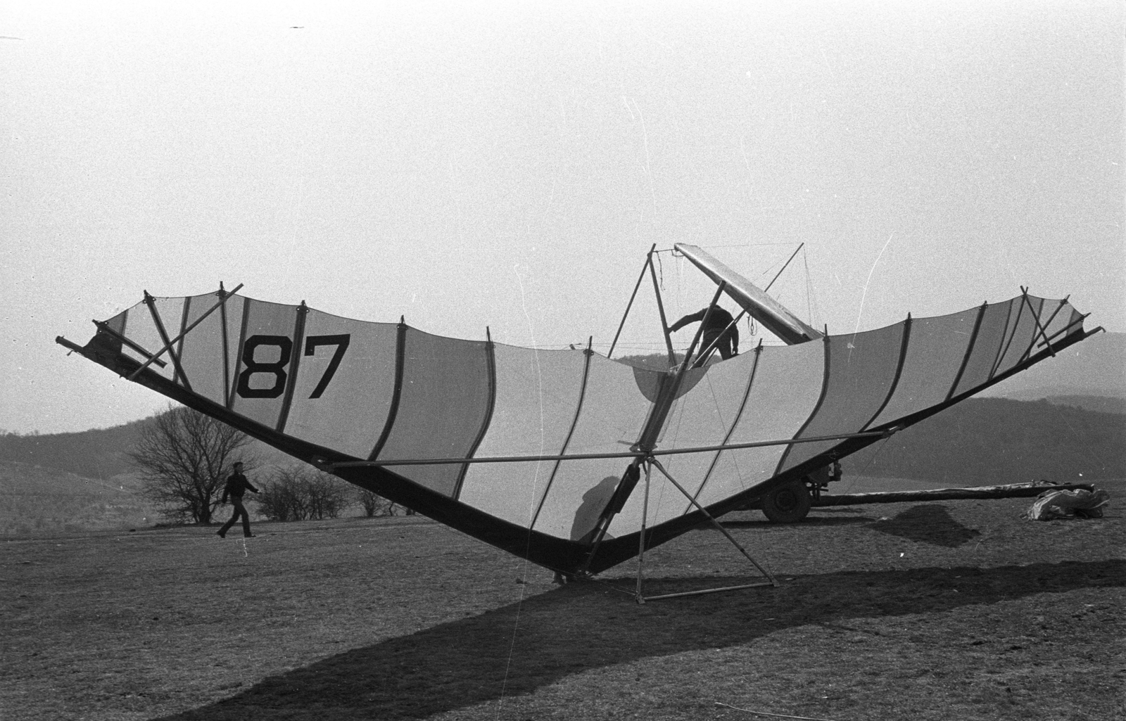 Hungary, Hármashatárhegy Airport, Budapest II., 1981, Kriss Géza, hang-glider, Budapest, Fortepan #192663