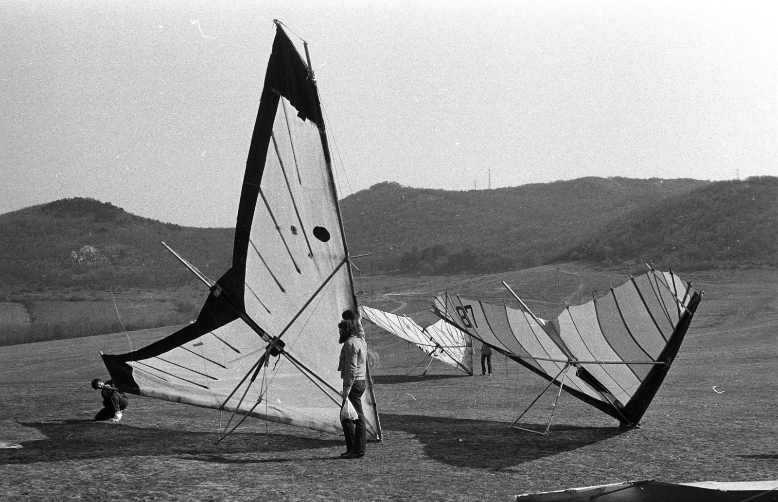 Hungary, Hármashatárhegy Airport, Budapest II., 1981, Kriss Géza, hang-glider, Budapest, Fortepan #192664