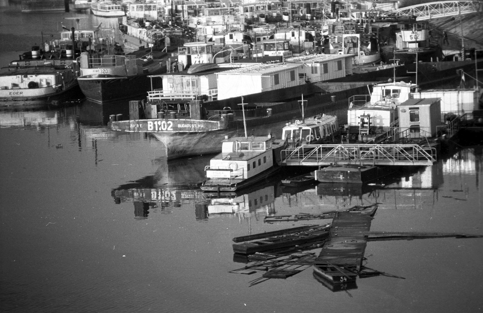 Hungary, Budapest IV., az Újpesti-öböl az Újpesti vasúti hídról nézve., 1982, Kriss Géza, Budapest, Fortepan #192681