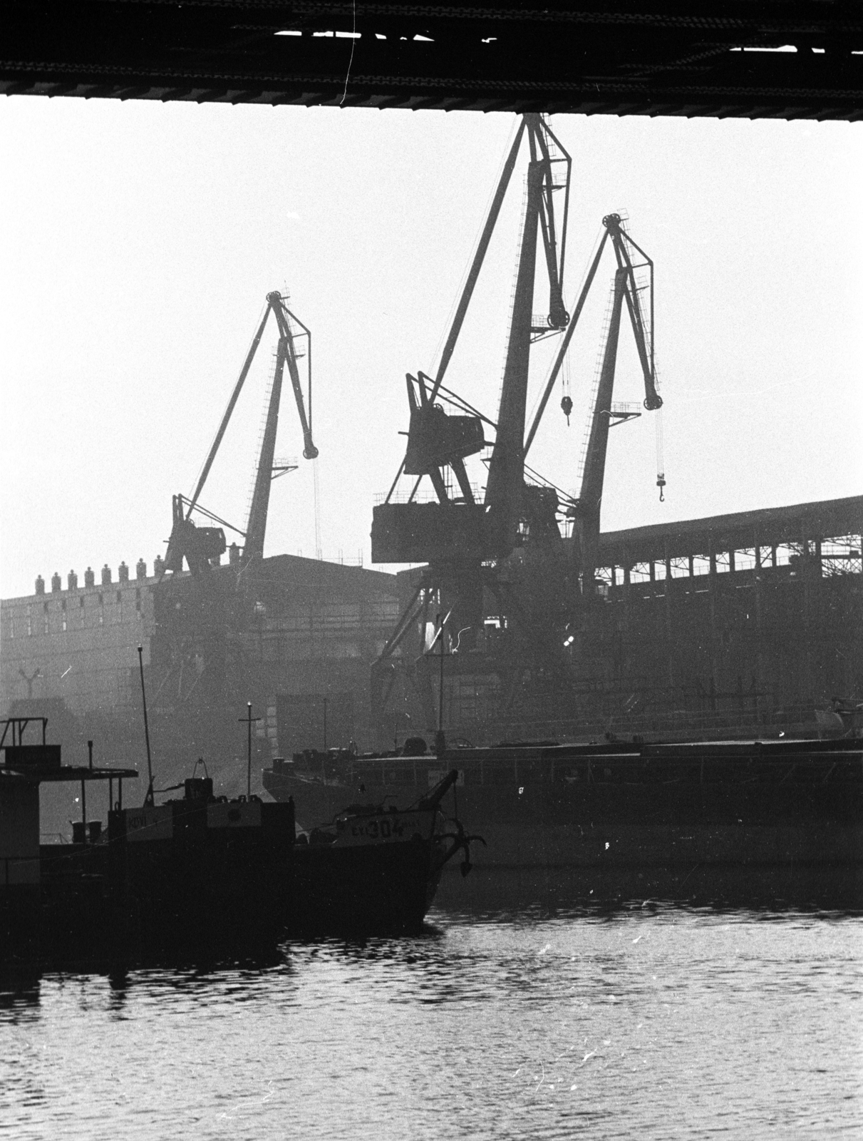 Hungary, Budapest XIII., Újpesti-öböl, szemben a Népszigeten a Ganz Hajó- és Darugyár., 1982, Kriss Géza, Budapest, Fortepan #192682