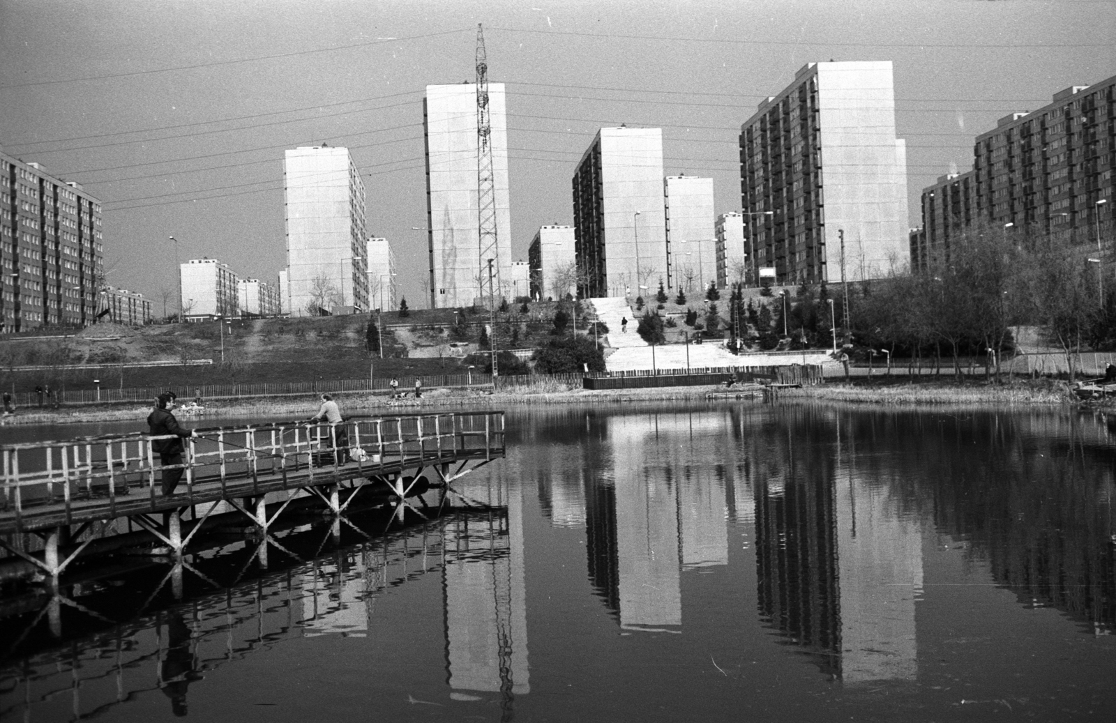 Hungary, Budapest X., Kőbánya Újhegyi lakótelep. Szocialista Brigádok Parkja (később Bányató Park)., 1984, Kriss Géza, Budapest, Fortepan #192700