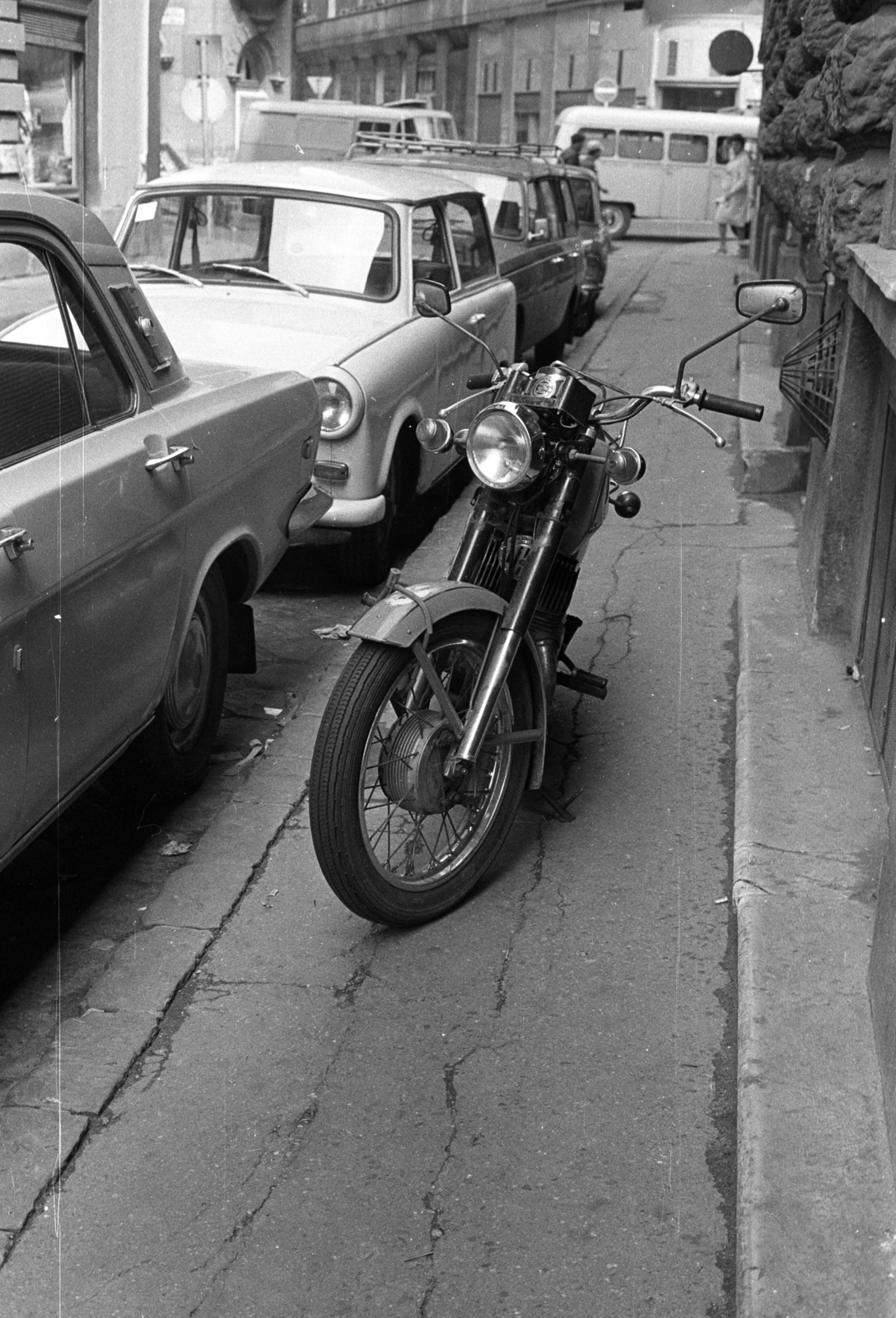 Hungary, Budapest VIII., Leonardo da Vinci utca a Baross utca felé nézve., 1983, Kriss Géza, Budapest, Fortepan #192735