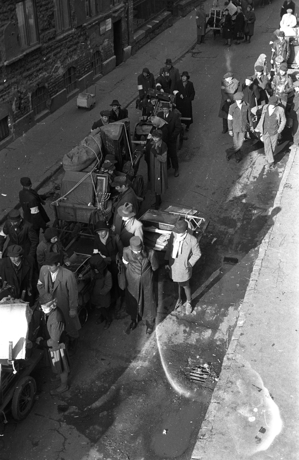 Hungary, Budapest VIII., Nagy Templom utca, Az enyéim című francia-kanadai-magyar koprodukciós film forgatási helyszíne. A felvétel a Práter utca 34. számú házból készült., 1982, Kriss Géza, Budapest, Fortepan #192775